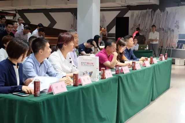 /></p><p>金雞湖端午龍舟賽作為一項(xiàng)親民、聚民、樂民的群眾體育活動，自2010年以來已連辦7年，已成為蘇州工業(yè)園區(qū)和蘇州市最具有代表性的節(jié)慶品牌之一。</p><p style=